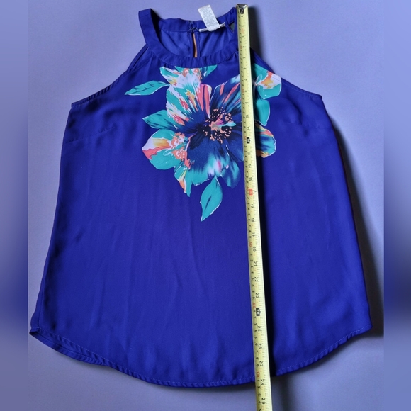 Kenar Sleeveless Floral Semi-Sheer Blouse - Picture 5 of 7